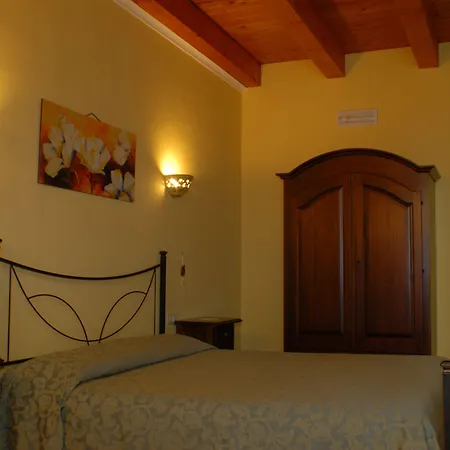 فندق مبيت وإفطار Triskeles 4*